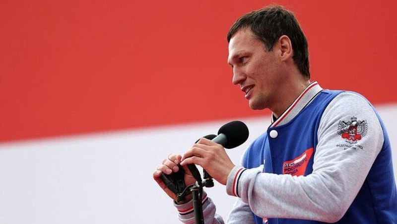 Экс-депутат Сахалина готов тренировать Алину Загитову для поединка с Бузовой