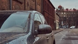 Мертвого мужчину нашли в заброшенной машине в Холмске 