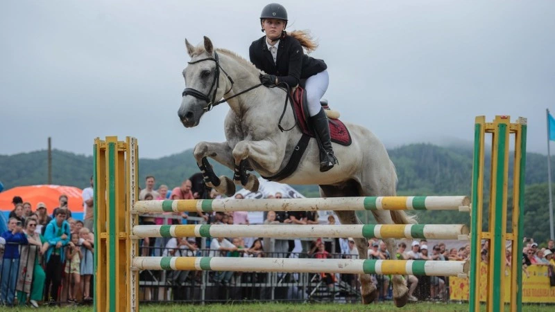 Соревнования по конному спорту провели в селе Анивского округа