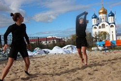 Первый в истории Сахалина фестиваль пляжного волейбола собрал около ста участников