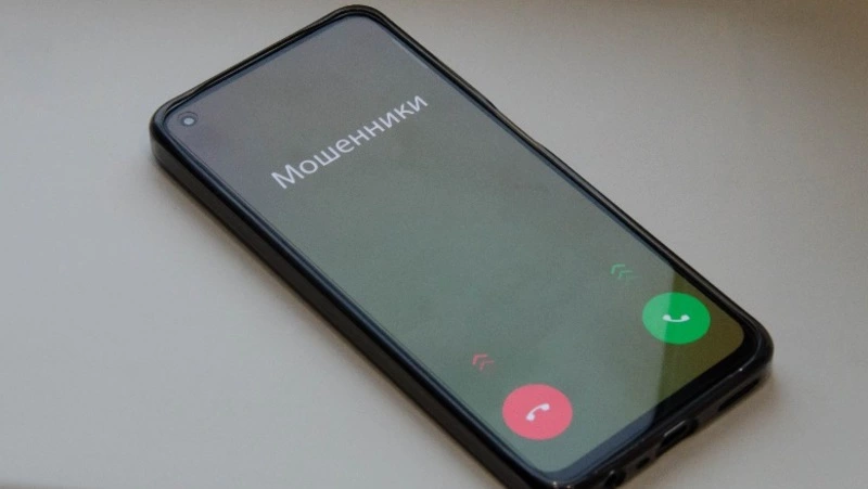 Трое мошенников обманули пенсионерку с Сахалина на 300 тысяч рублей