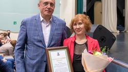 Лимаренко поздравил долинских соцработников с профессиональным праздником