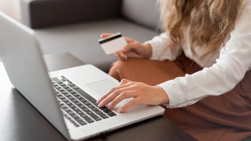 Авито начал сотрудничество с финтех-сервисом Плайт