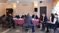Мэрия и прокуратура Южно-Сахалинска собрали в Березняках пачку жалоб на дорогое электричество