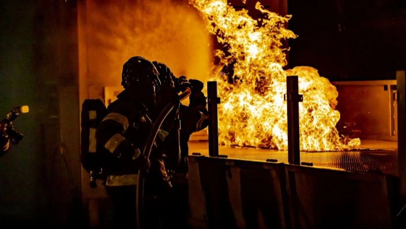 Жилой дом загорелся на юге Сахалина. Пожар разбудил людей