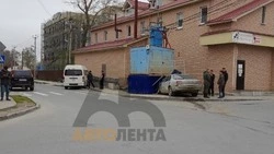 Toyota Cresta потеряла «лицо» в ДТП на улице Анивской в Южно-Сахалинске