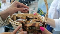 Сахалинцы обменяли сигареты на конфеты во Всемирный день без табака