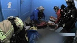 Одного спасли, восьмерых эвакуировали: спасатель поделился видео с пожара в Южно-Сахалинске 