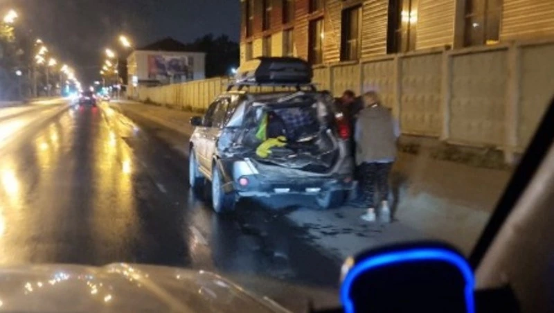 КамАЗ на полном ходу смял кроссовер в Южно-Сахалинске