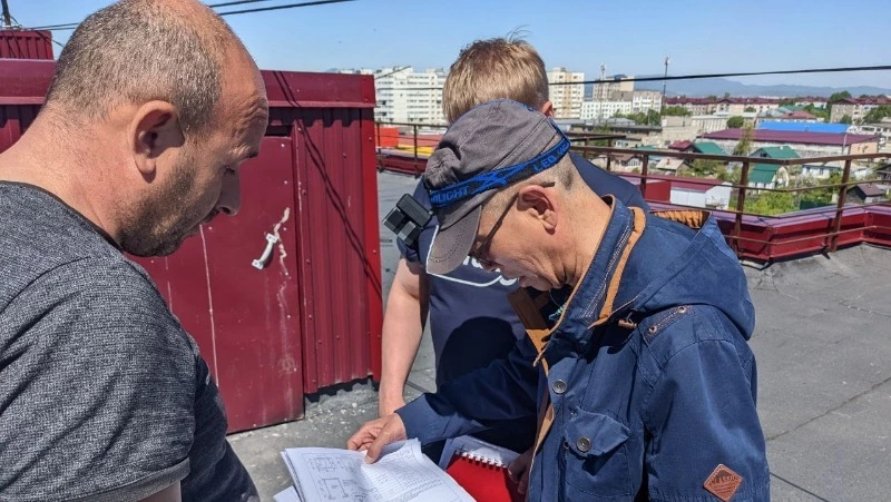 Под новой крышей будут жильцы многоквартирного дома в Южно-Сахалинске