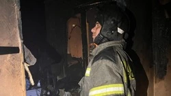 Огонь с кухни чуть не перекинулся на чердак многоквартирного дома в Южно-Курильском районе