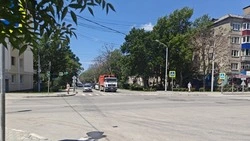 На перекрестке Чехова и Поповича в Южно-Сахалинске перекрыли дорогу