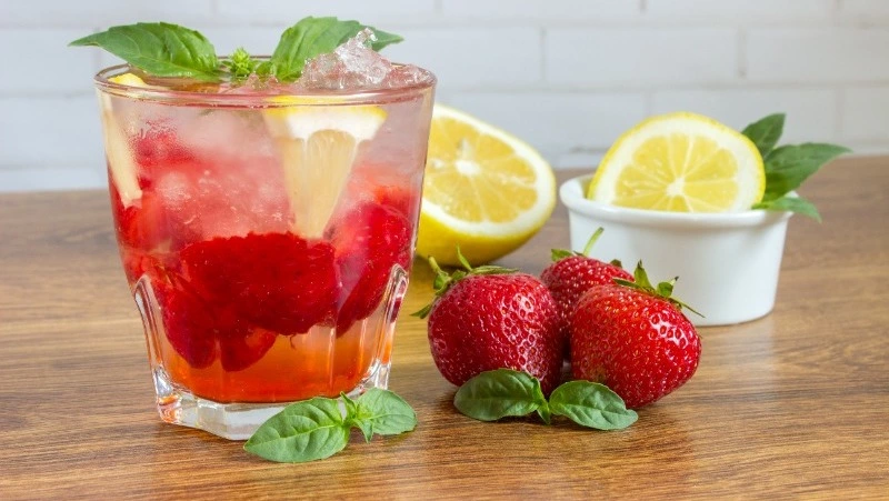 Этот лимонад в домашних условиях спасет в жару — рецепт освежающего напитка