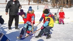 Лучшую команду по хоккею в валенках определили в Корсакове 