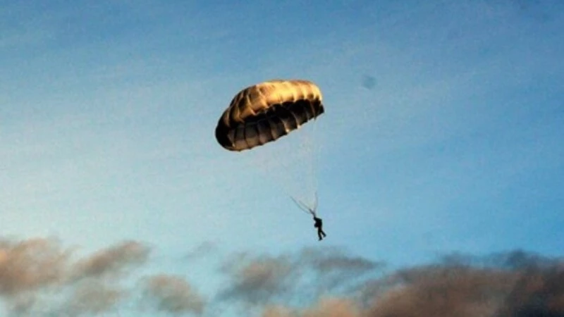На Сахалине разбился несовершеннолетний парашютист