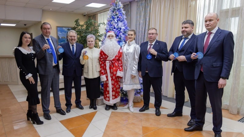 «Елка желаний»: губернатор организует путешествие 8-летней сахалинке на Парад Победы в Москве