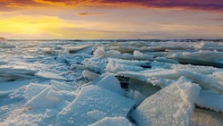 Рыбакам Сахалина напомнили об опасности выхода на лед в заливе Мордвинова