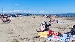 Долгожданная солнечная погода вызвала ажиотаж на Анивском побережье: ФОТО