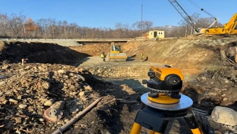 Мост через реку Христофоровку на охотской трассе обновят раньше срока