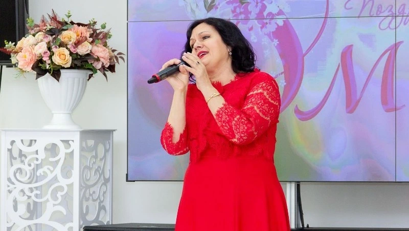 В Сахалинской областной библиотеке прошел праздничный вечер в честь 8 Марта