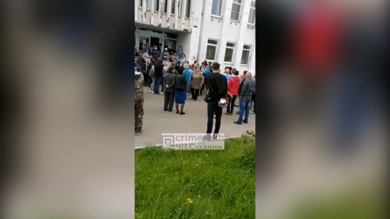 Шахтерцы устроили осаду сельсовета из-за закрывающейся бани и поликлиники