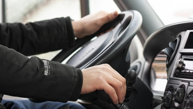 Сахалинец попал под собственный автомобиль по вине пьяного водителя