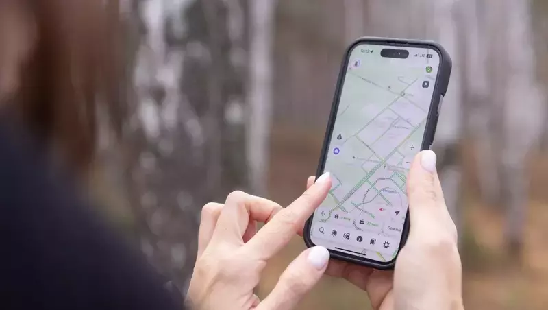 Смартфон в дикой природе: эксперт рассказал о правилах обращения со смартфоном там, где нет связи