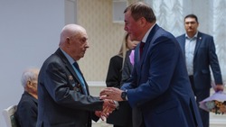 Валерий Лимаренко вручил Ветеранам Великой Отечественной войны юбилейные медали