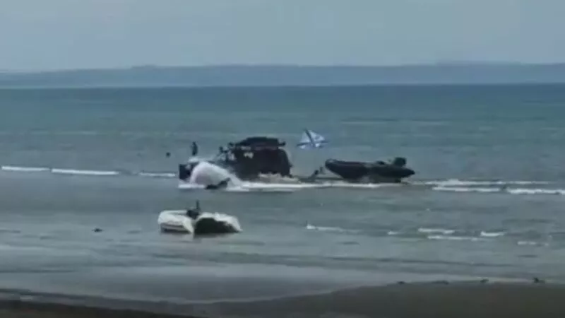 В День ВМФ сахалинцы искупали внедорожник