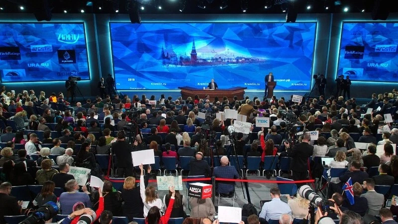 Путин допустил корректировку цен на бензин после Нового года