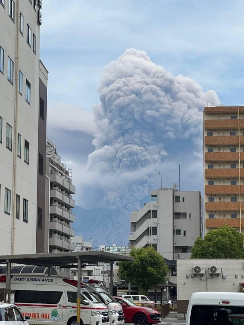 15 мая на японском острове Кюсю вулкан Сакурадзима начал извержение