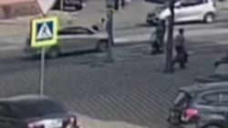 Мальчика на самокате сбил автомобиль на пешеходном переходе в Южно-Сахалинске