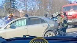 Очевидцы сообщили о ДТП с участием двух автомобилей на корсаковской трассе