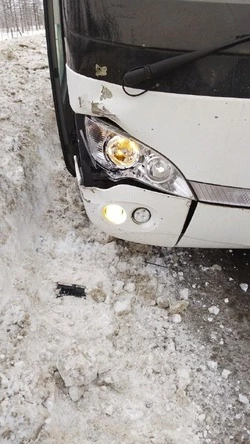 Жесткое ДТП с автобусом и большегрузом произошло в пригороде Южно-Сахалинска 