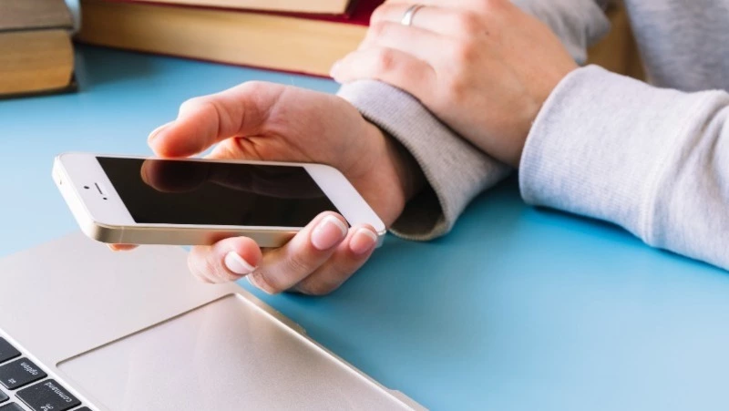 Подросток на Сахалине украл дорогой телефон