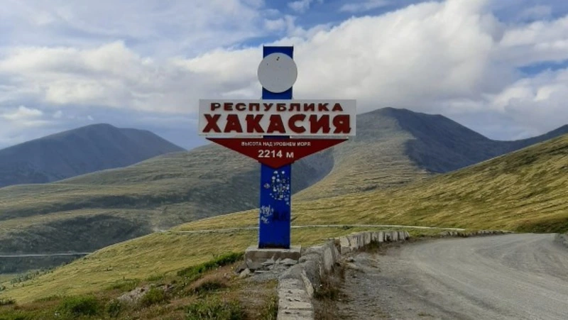 Край гор, степи и солнца