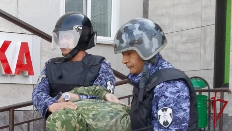 Бойцы Росгвардии задержали вора в популярном супермаркете Южно-Сахалинска