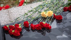 Мемориалы на ветеранских захоронениях обновили в Южно-Сахалинске