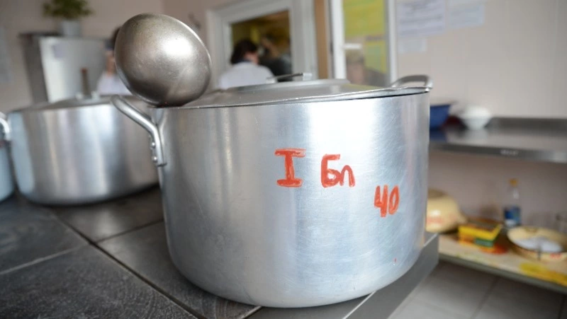 Дети и родители Сахалина оценят школьное питание в анкете проекта «Демография»