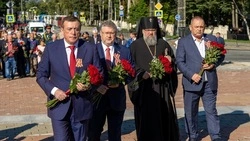 Губернатор Валерий Лимаренко открыл парад в честь 79-й годовщины Великой Победы