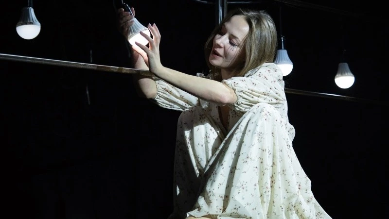 Лампочка в темном царстве: рецензия на постановку «Гроза» Чехов-центра на Сахалине