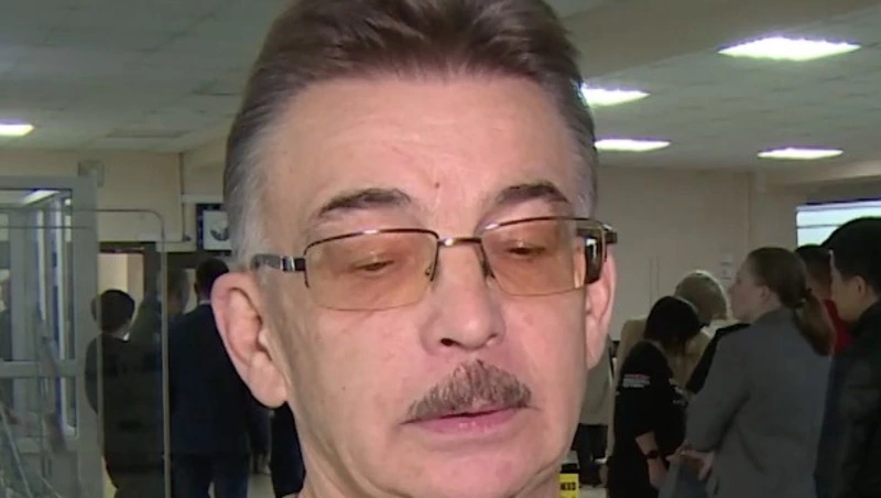 Сахалинец поблагодарил военнослужащих за службу и передал привет