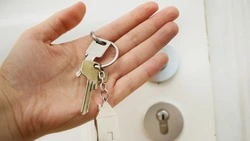 Губернатор Лимаренко предложил помощь в покупке жилья семье из Холмска