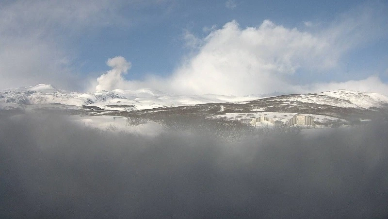 Пепловый выброс зафиксировали на вулкане Эбеко