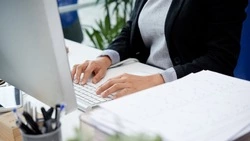 В Госдуму внесли законопроект о сокращенной рабочей неделе для многодетных родителей