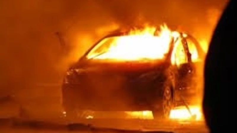 Пожарные потушили автомобиль в Южно-Сахалинске