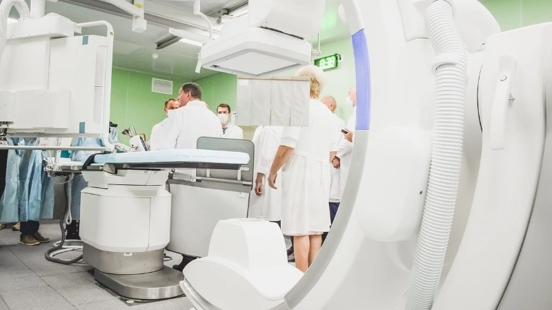 100 млрд рублей направили на закупку медтехники в Сахалинскую область за 3 года