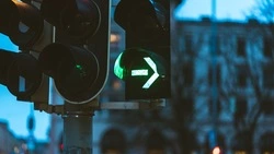 Движение ограничили на пересечении Мира — Победы в Южно-Сахалинске 26 октября