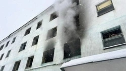 Квартира горела в нежилой многоэтажке села Сокол