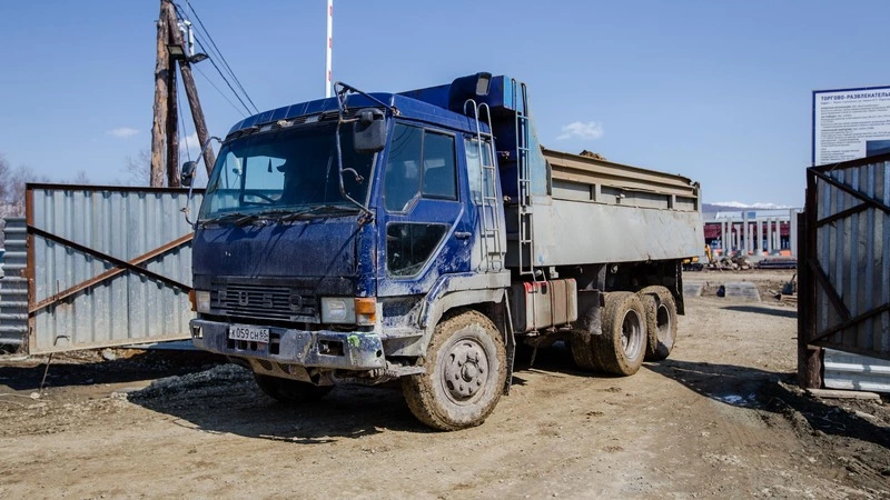 За  вынос грязи на ул. Ленина в Южно-Сахалинске застройщикам пригрозили штрафами